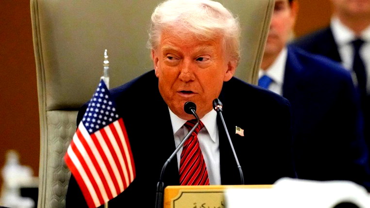 بينها 4 دول عربية.. ترامب يحظر دخول مواطني 12 دولة إلى أمريكا