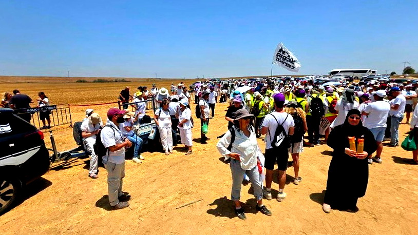 المسيرة انطلقت من تل أبيب واختتمت على حدود غزة .. الآلاف في رسالة واضحة لانهاء الحرب فورًا