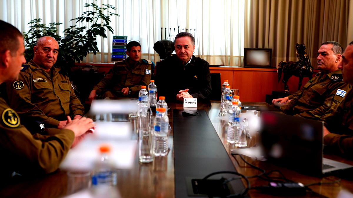 وزير الجيش كاتس لنشطاء أسطول مادلين : عودوا من حيث أتيتم , لن نسمح لكم بالوصول الى غزة