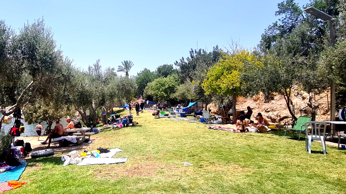 الطقس:  أجواء صافية إلى غائمة جزئيًا , حارة نهارًا ولطيفة مساءً تميل قليلاً للبرودة