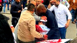 فيديو : أمام الكاميرات.. إصابة مرشح رئاسي بكولومبيا في إطلاق نار بعد محاولة إغتياله