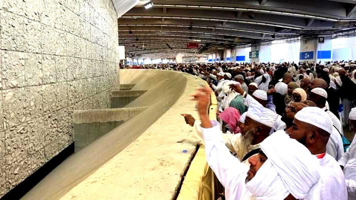 الحجاج يواصلون رمي الجمرات في ثاني أيام التشريق