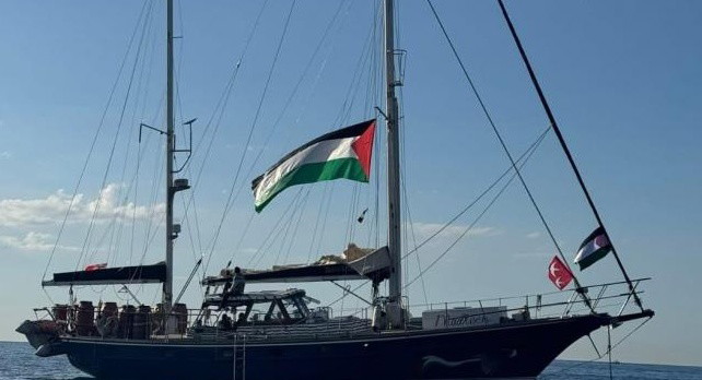 رغم التهديدات بالسيطرة عليها وإعتقال النشطاء... السفينة "مادلين" على بُعد أميال من غزة