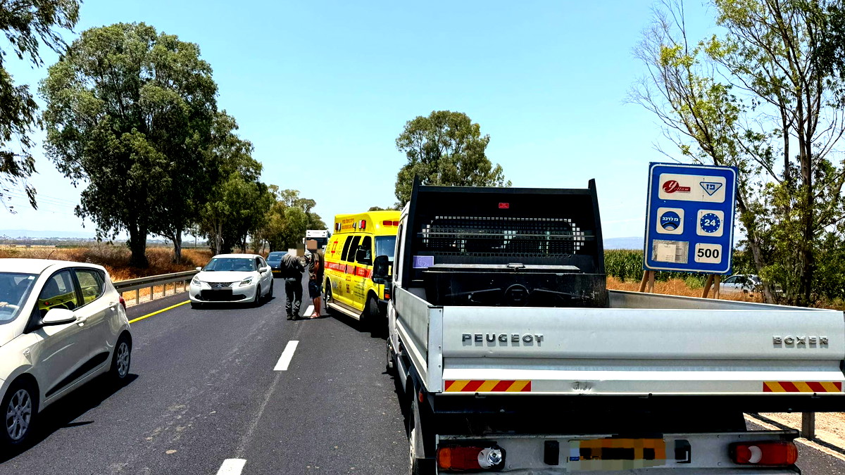 إصابة شابة (38 عامًا) بجروح متوسّطة إثر حادث طرق وقع بين مركبتين على شارع 675 في منطقة المروج