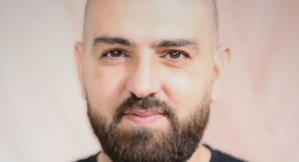 "أبوي بده إياني مهندس… وأمي بتحلم أكون دكتور!"