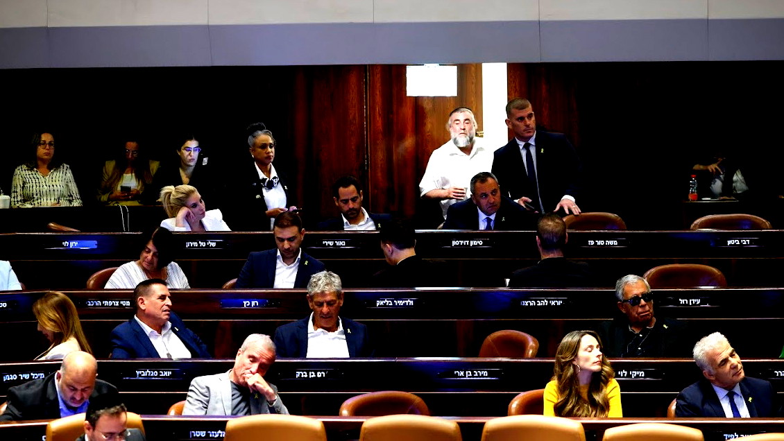 كشف رواتب كبار الموظفين في الكنيست: هذه الموظفة التي تتقاضى 98 ألف شيكل شهريا