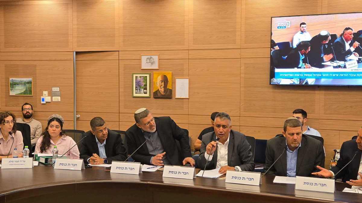 العطاونة: الكنيست تناقش قانونًا تمييزيًا لمنع خريجي الجامعات الفلسطينية من العمل في جهاز التربية والتعليم في البلاد