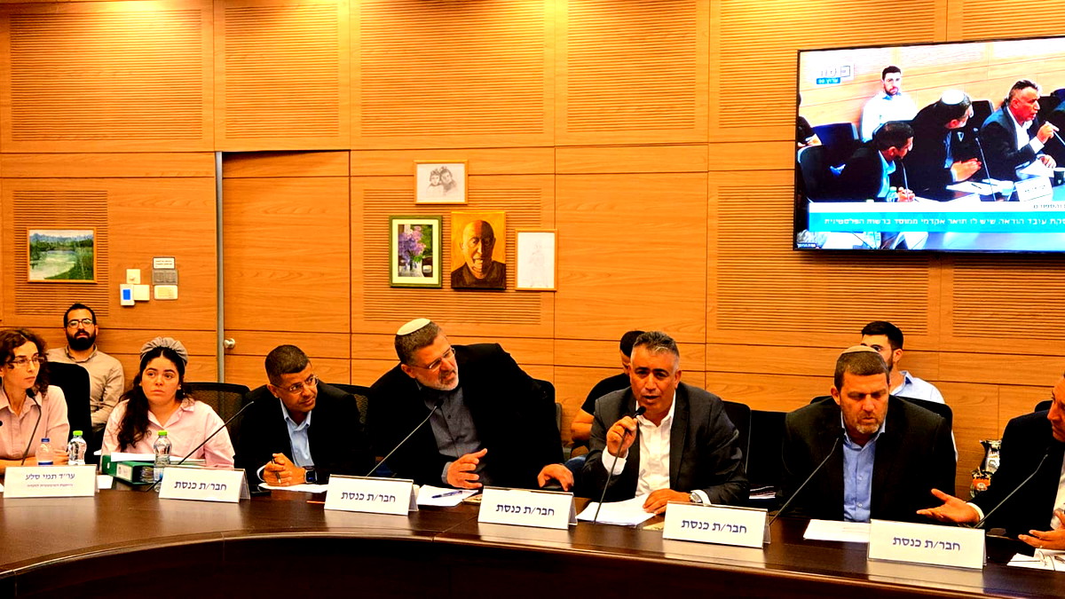 العطاونة: الكنيست تناقش قانونًا تمييزيًا لمنع خريجي الجامعات الفلسطينية من العمل في جهاز التربية والتعليم في البلاد