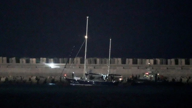 عدالة: المحكمة تُقرّر الإبقاء على نشطاء "مادلين" قيد الاحتجاز حتى تطبيق قرار الترحيل