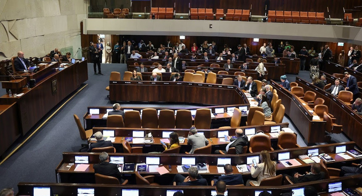 منع حل الكنيست: اتفاق على قانون إعفاء طلاب المعاهد الدينية من التجنيد