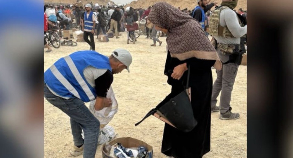 غزة: مقتل 5 فلسطينيين من موظفي صندوق الإغاثة بتفجير حافلة
