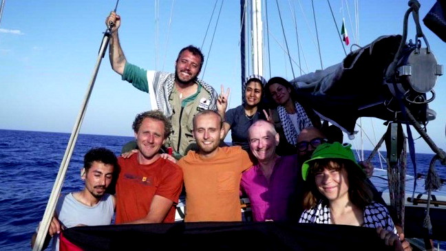 إسرائيل تنقل 6 من متطوعي "مادلين"  إلى مطار بن غوريون تمهيدًا لترحيلهم وتبقي اثنين