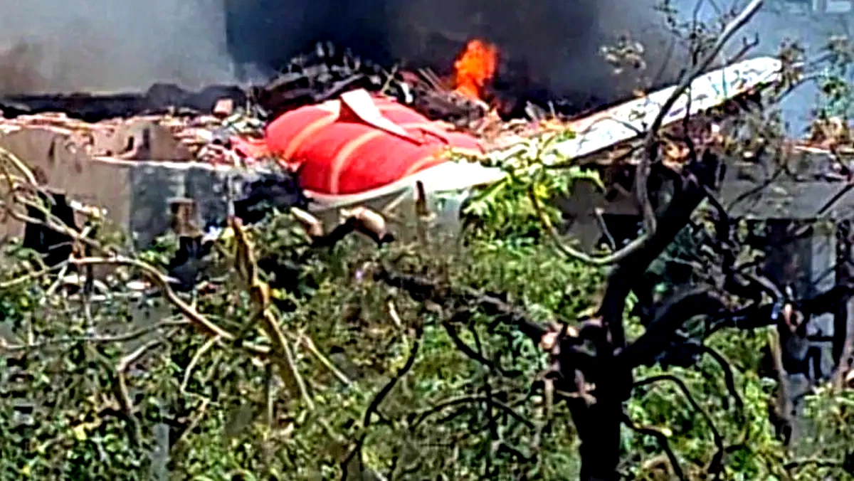 مصرع جميع ركاب الطائرة الهندية المنكوبة التي تحطمت في مدينة أحمد أباد وعددهم 242