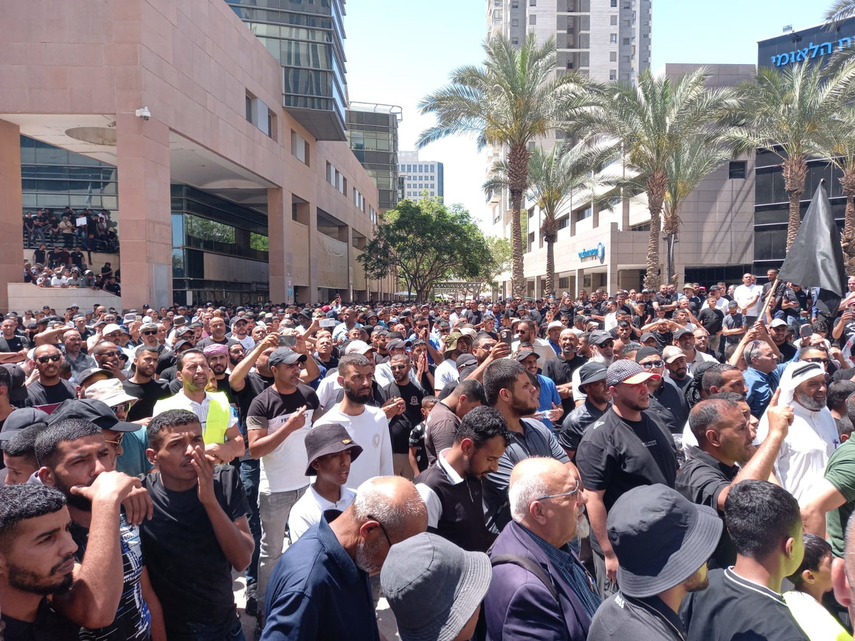 الآلاف في النقب يتظاهرون ضد هدم المنازل ومخططات الاقتلاع