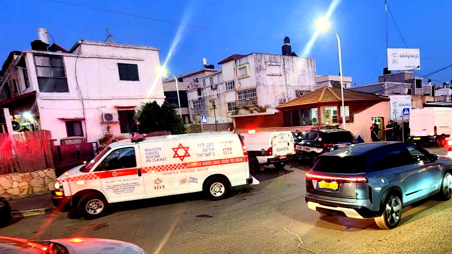 الطيرة: إصابة رجل وشاب بجروح خطيرة إثر تعرضهما لإطلاق نار