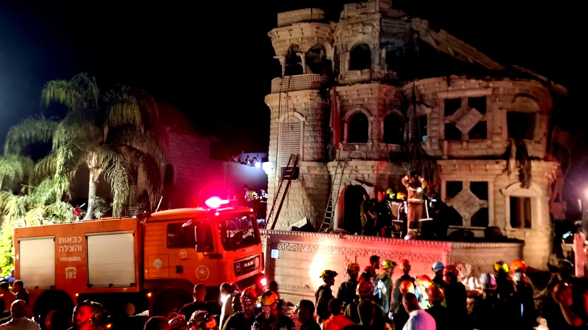 طمرة: مصرع 5 أشخاص من عائلة واحدة إثر سقوط صاروخ إيراني على منزل