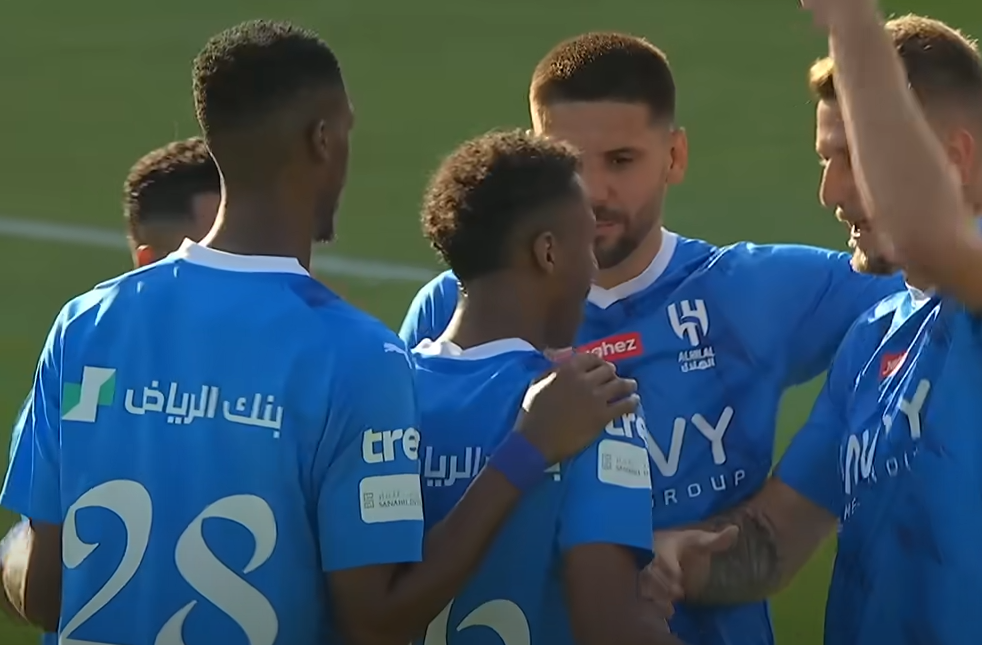 الهلال السعودي يتلقى ضربة موجعة قبل مواجهة ريال مدريد على خلفية إصابة اللاعب مصعب الجوير