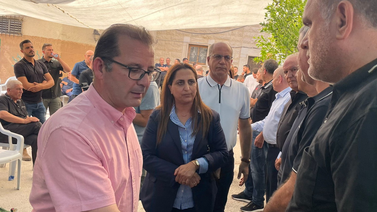 لدعم طواقم مدرسة الحكمة المتضرّرة من القصف: وزير التربية والتعليم في زيارة إلى طمرة