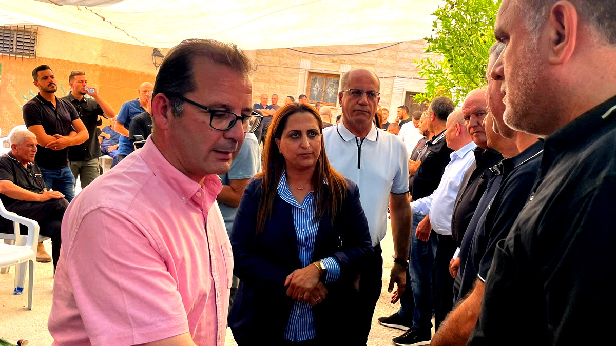 لدعم طواقم مدرسة الحكمة المتضرّرة من القصف: وزير التربية والتعليم في زيارة إلى طمرة