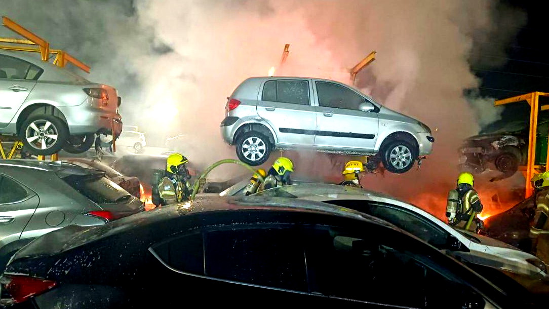  عشرات الصواريخ الإيرانية تستهدف الشمال وحيفا والمركز وتل أبيب