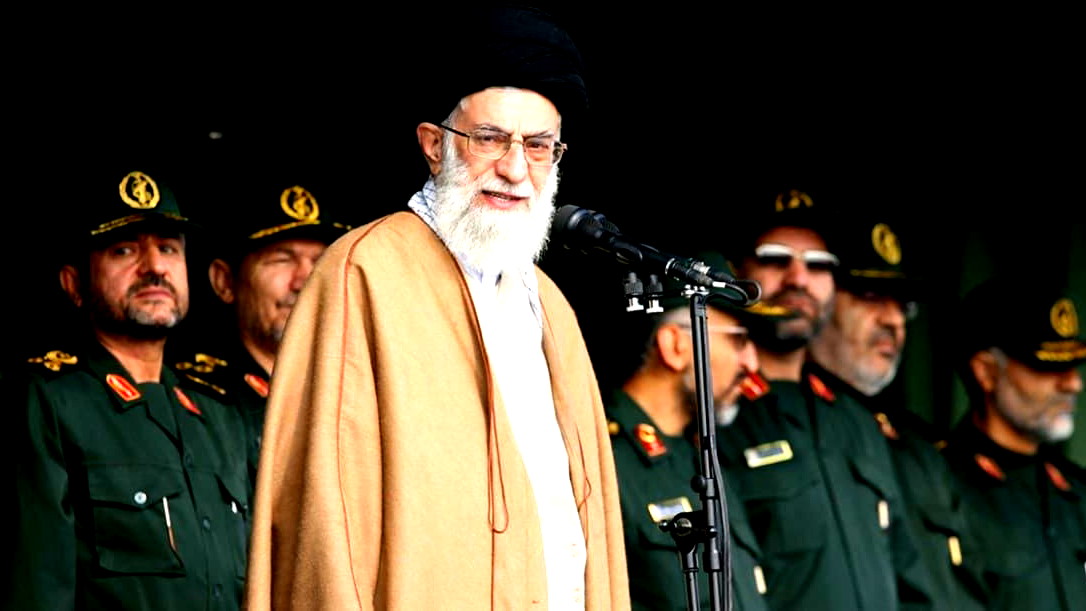 خامنئي: لن نستسلم وأي تدخل أميركي ستكون عواقبه "وخيمة"