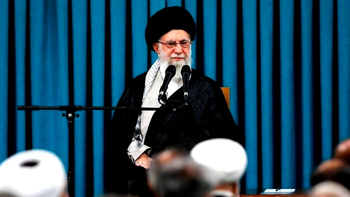 وكالة "فارس" عن مصدر رسمي: حديث الإعلام الإسرائيلي حول تحديد مكان المرشد واستهدافه عار عن الصحة