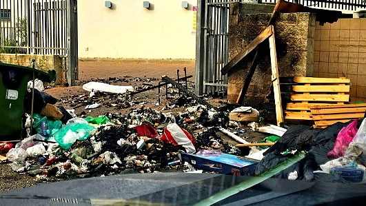 الناصرة: الحراك الشعبي يواصل الضغط لحل أزمة النفايات ودعم المجتمع خلال الحرب