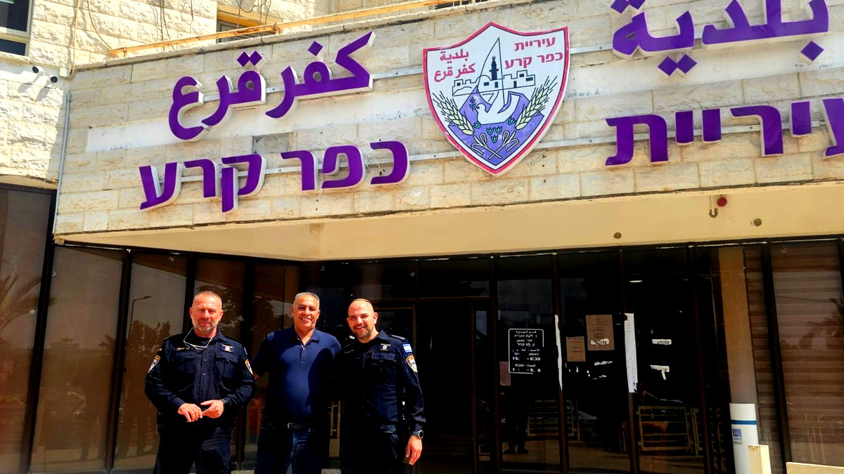 تعاون بين الشرطة والسلطات المحلية في وادي عارة في  مديرية منشيه في لواء الساحل