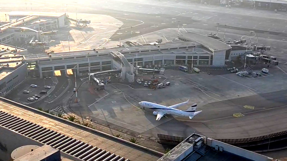 فييو- هبوط أول طائرة تقل عالقين من الخارج إلى مطار بن غوريون