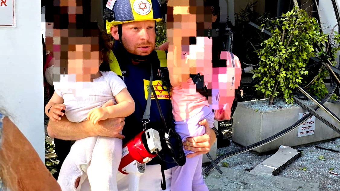 137 إصابة جراء القصف الصاروخي الإيراني على إسرائيل وتخليص عشرات العالقين من عدة مواقع 