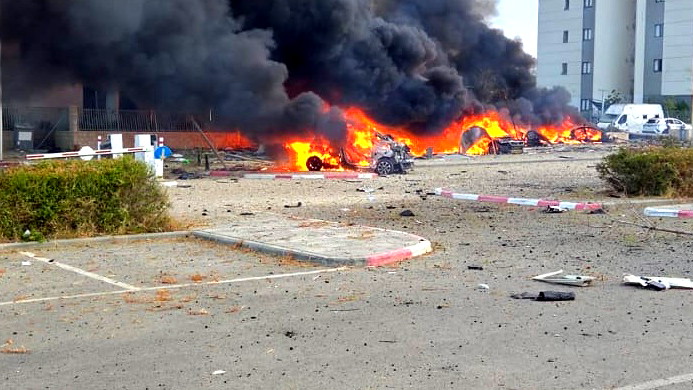 صاروخ إيراني يصيب بئر السبع: 6 إصابات بشرية وتعليق جزئي لحركة القطارات