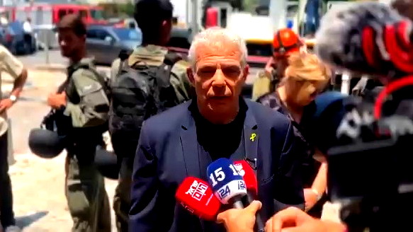 يائير لابيد من موقع سقوط الصاروخ بمنطقة المركز: شكراً للرئيس ترامب, بفضل عملية الليلة، أصبح العالم أكثر أمانًا.