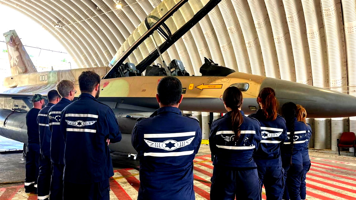 "يديعوت أحرنوت" نقلا عن مصادر إسرائيلية: سنقبل بوقف إطلاق النار مع إيران إذا وافق خامنئي