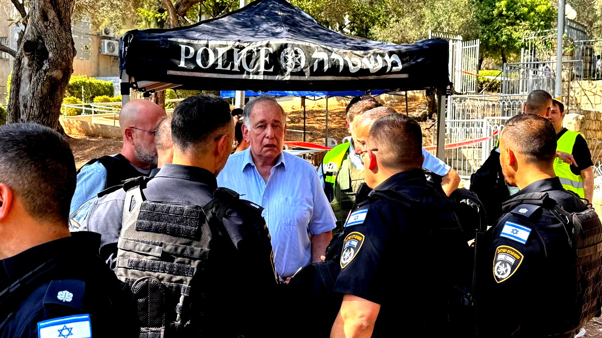 الجبهة الداخلية عن سقوط صاروخ بحيفا دون إنذار:  الصاروخ الاعتراضي هو الذي سقط في الحي 