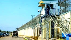 إصابة أسرى فلسطينيين في سجن «مجدو» بشظايا صواريخ  بعضهم في حالة حرجة وسط ظروف احتجاز قاسية