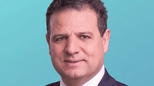 ملاحقة مزدوجة ضد النائب أيمن عودة تغريم وابعاد وغدًا لجنة الكنيست تبحث اقصاءه الدائم