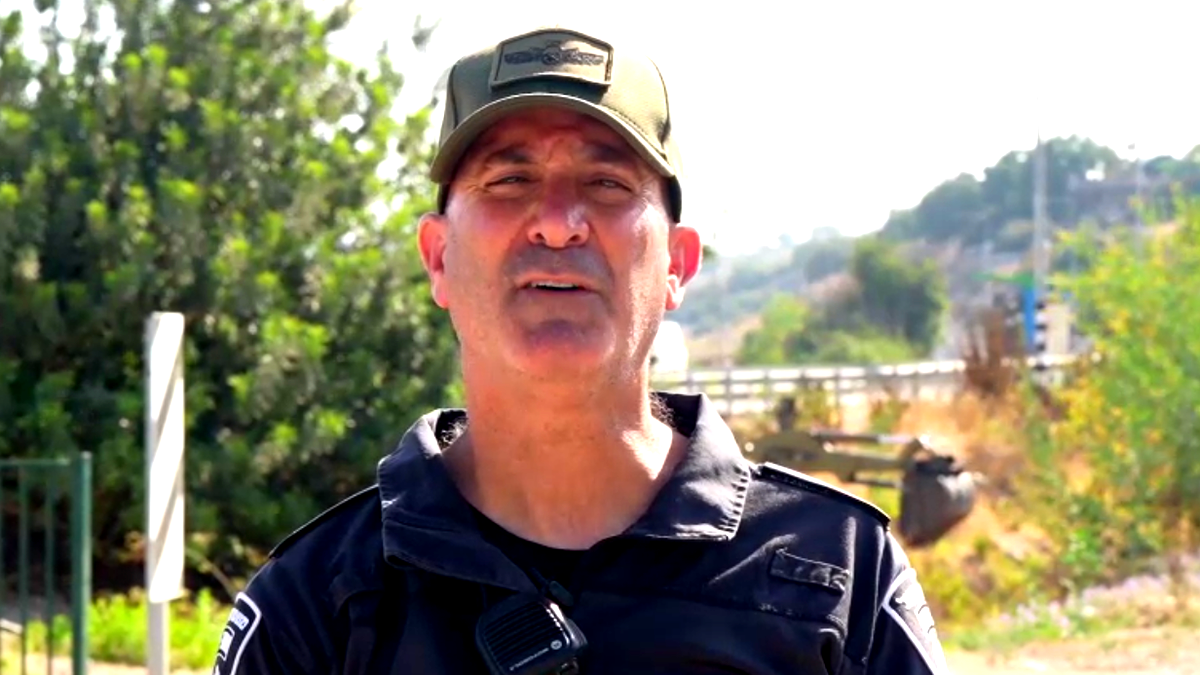 المخاوف من بقايا الصواريخ..الشرطة في تحذير للمواطنين:في حال رصد جسم مشبوه يُرجى الابتعاد فورًا عن المكان والاتصال بالشرطة