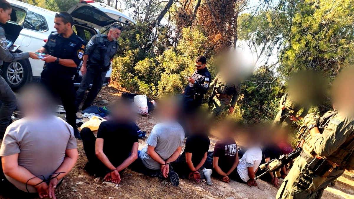 اعتقال سائق من الناصرة و7 عمال من الضفة بشبهة الإقامة بدون تصاريح