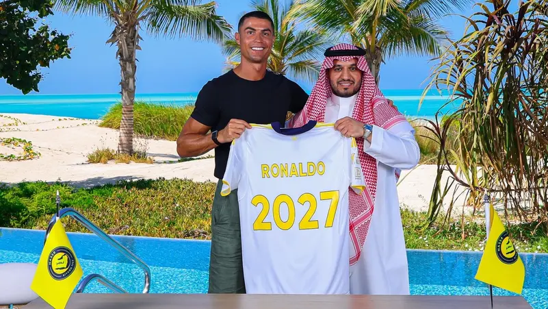 رسمياً.. رونالدو يمدد عقده في النصر السعودي حتى 2027