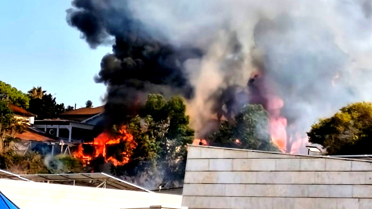 حريق هائل  وإخلاء منازل في نس تسيونا 