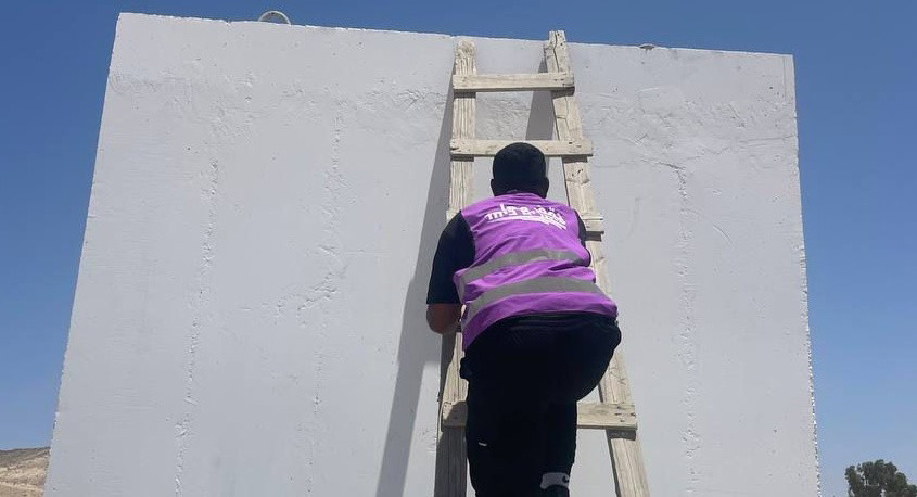 نقف معًا مستمر في حملة توفير الملاجئ للقرى غير المعترف بها واليوم وصلت الملاجئ لـ4 قرى 
