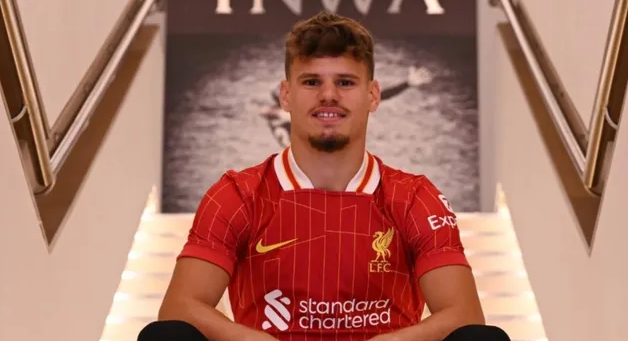 ليفربول يضمّ الظهير الأيسر المجري ميلوش كيركيز من بورنموث