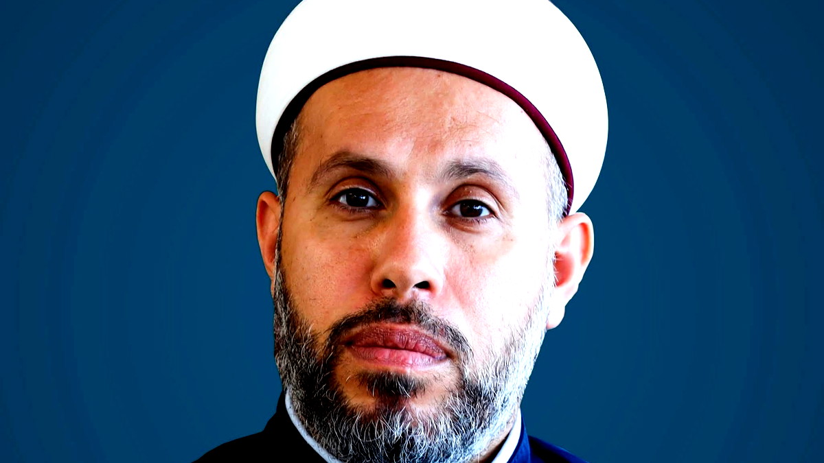 بثّ مقطع تمثيلي عبر سماعة المسجد في الطيبة والشيخ مشهور فواز يعقب: كبيرة لا يُسكتُ عنها"