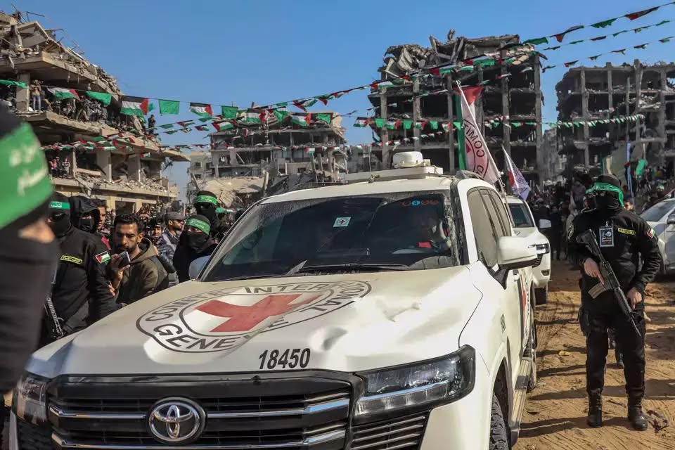 بعد ساعات من مهاجمته محاكمة نتنياهو مجددا - ترامب يغرد: &quot;أبرموا صفقة في غزة وأعيدوا الرهائن 