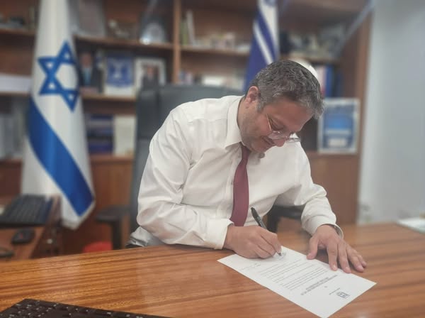 مدير سجن أيالون: طُردت من وظيفتي لرفضي الامتثال لمطالب بن غفير منح امتيازات لسجناء أمنيين يهود.
