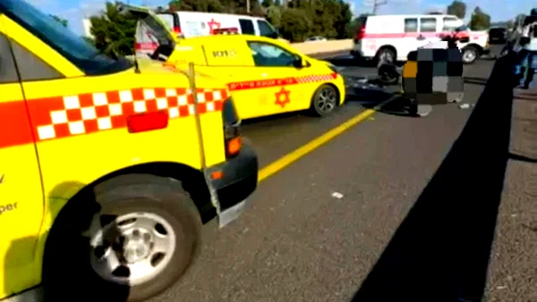 تل ابيب: إصابة خطيرة لسائق دراجة كهرائية (38 عامًا) إثر تعرضه لحادث دهس من قبل سيارة