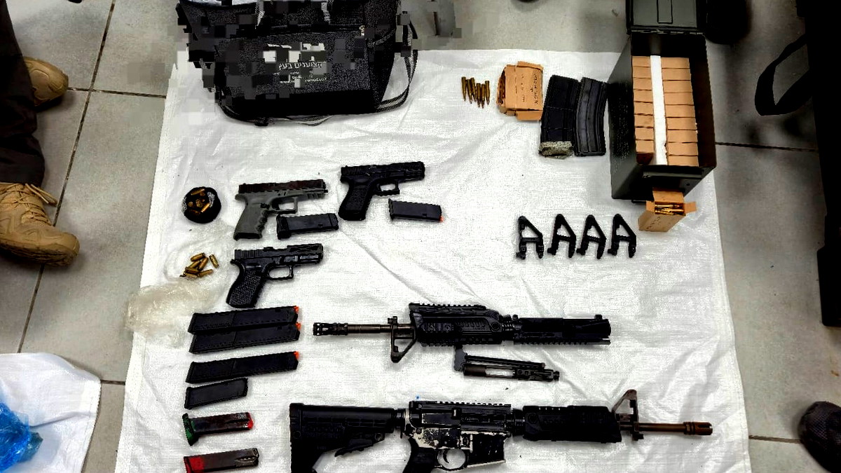 الفريديس: ضبط أسلحة واعتقال مشتبهين