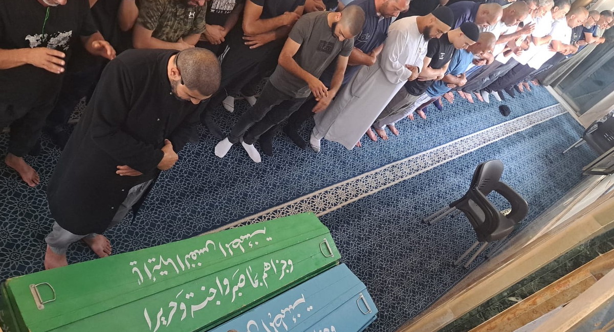 يافا: جماهير غفيرة تشارك في جنازة محمد سطل وأحمد مشهراوي ضحايا حادث الطرق في تل أبيب