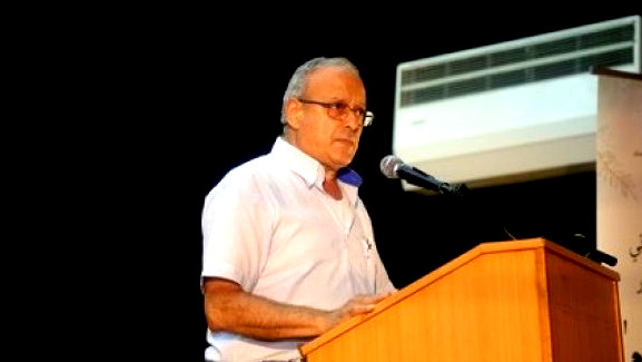 كتاب “زنابق الأيام”* للكاتب زهير دعيم، سلاسة في اللغة والتعبير وغوْص في التأمُّل والتفكير . 