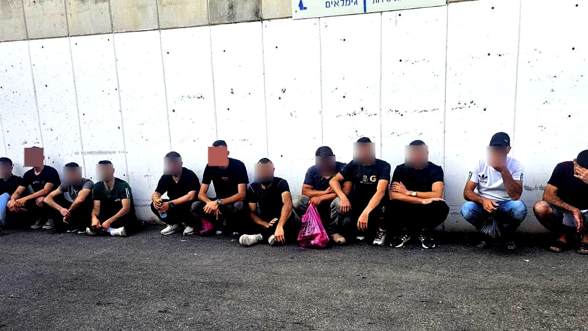 شماليّ البلاد: اتّهام سائق (52 عامًا) وصاحب شركة سفريات (57 عامًا) بنقل عمّال من الضّفة الغربية يقيمون في البلاد بشكلٍ غير قانوني